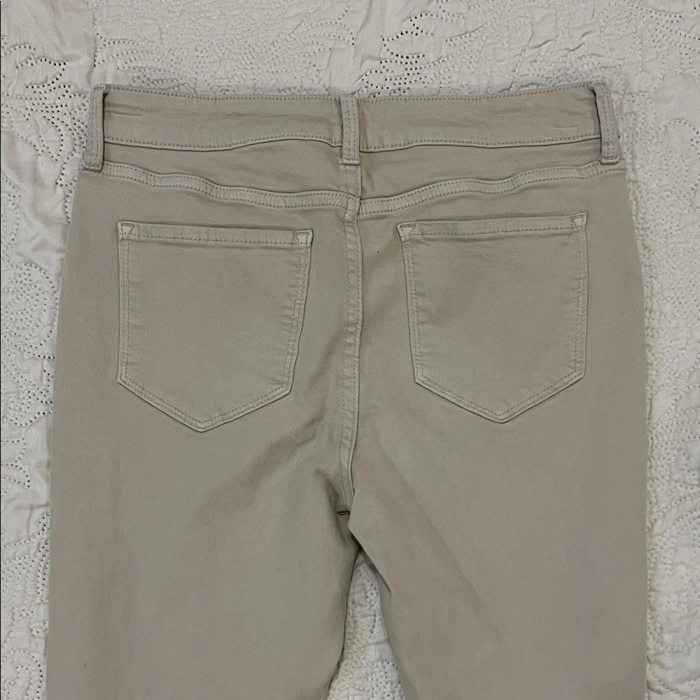Old Navy Women's Skinny Jeans in Light Beige - Picture 7 of 7